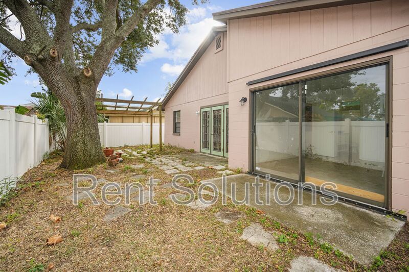 Great Hampton Park 4BR/2BA with Bonus Room and Fenced Yard property image