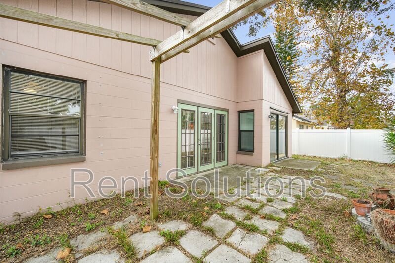 Great Hampton Park 4BR/2BA with Bonus Room and Fenced Yard property image