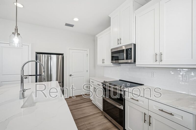 Brand New 3BR/2.5BA South Tampa Townhome with One Car Attached Garage property image