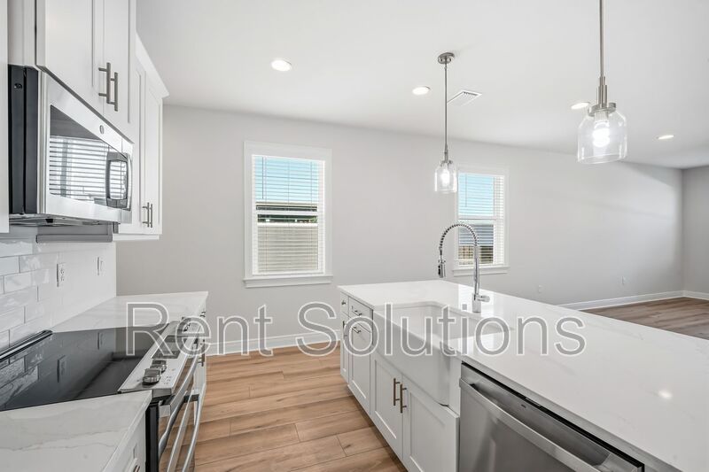 Brand New 3BR/2.5BA South Tampa Townhome with One Car Attached Garage property image