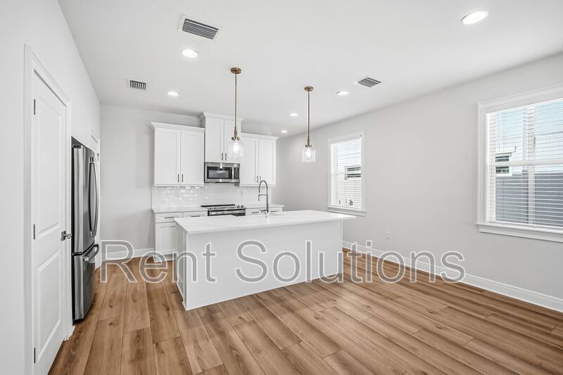 Brand New 3BR/2.5BA South Tampa Townhome with One Car Attached Garage property image