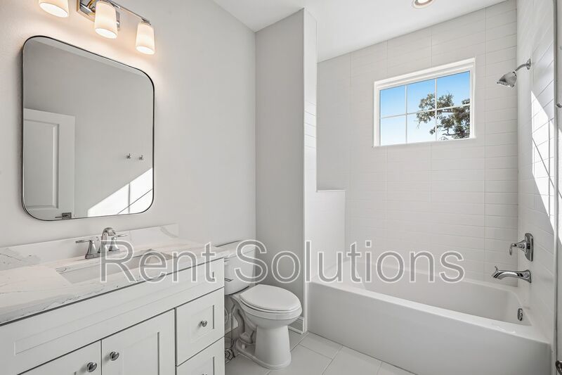 Brand New 3BR/2.5BA South Tampa Townhome with One Car Attached Garage property image