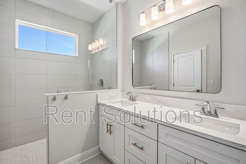 Brand New 3BR/2.5BA South Tampa Townhome with One Car Attached Garage property image