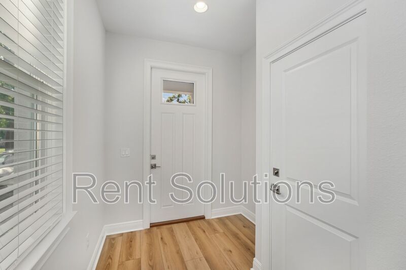 Brand New 3BR/2.5BA South Tampa Townhome with one car attached garage. property image