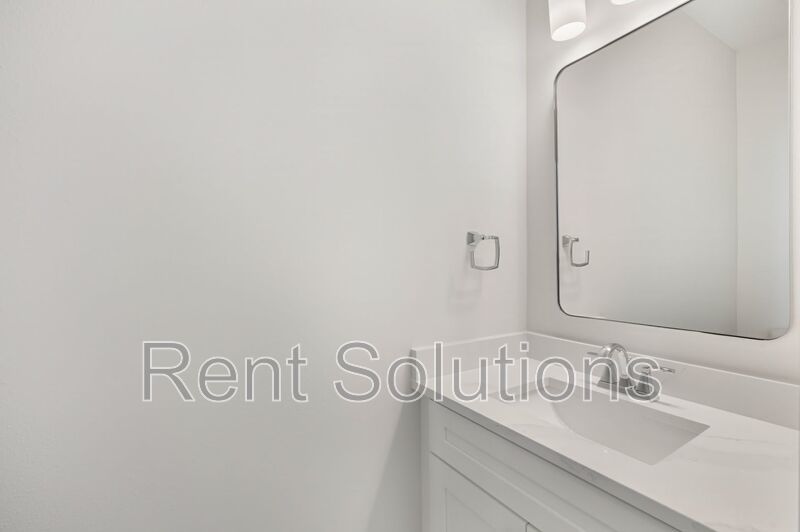 Brand New 3BR/2.5BA South Tampa Townhome with one car attached garage. property image