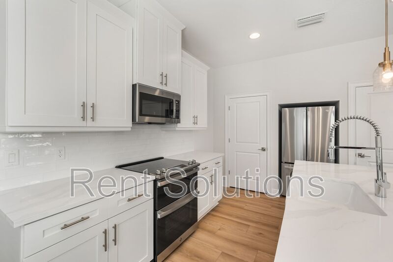 Brand New 3BR/2.5BA South Tampa Townhome with one car attached garage. property image