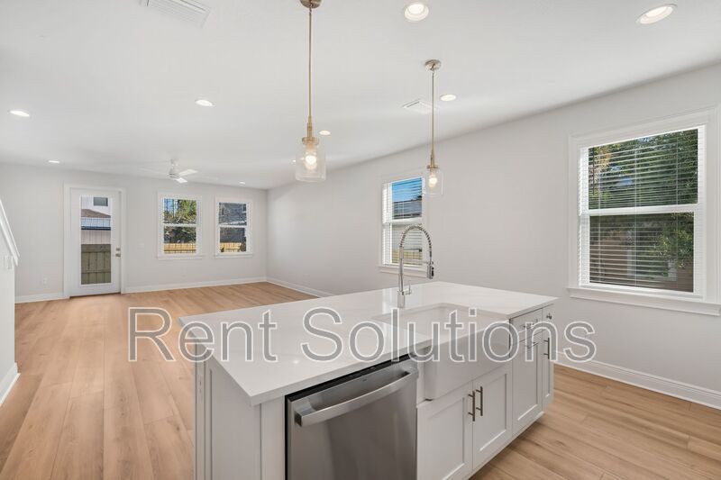 Brand New 3BR/2.5BA South Tampa Townhome with one car attached garage. property image