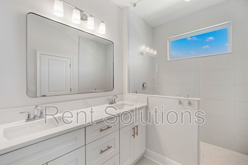 Brand New 3BR/2.5BA South Tampa Townhome with one car attached garage. property image