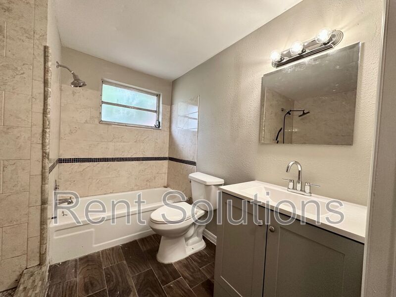 FANTASTIC 3BR/1BA SINGLE FAMILY HOME in RIDGE CREST ACRES SUBDIVISION property image