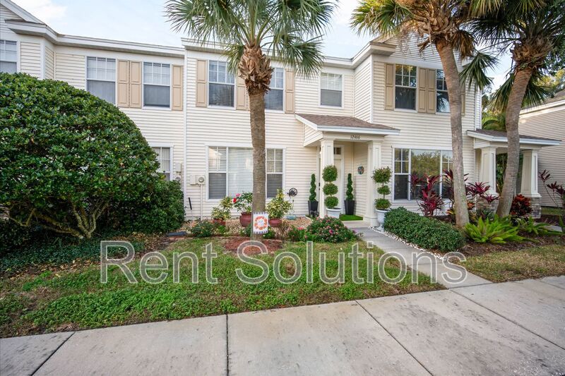 Stylishly Updated Townhome in Sought-After Country Chase Community property image