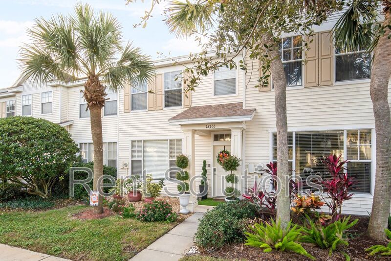 Stylishly Updated Townhome in Sought-After Country Chase Community property image