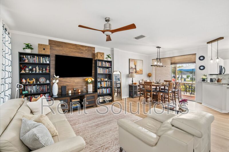 Stylishly Updated Townhome in Sought-After Country Chase Community property image