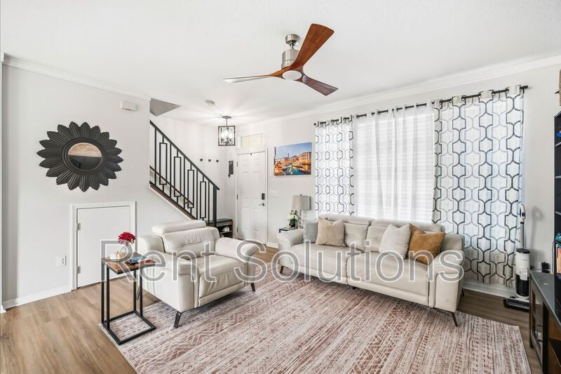 Stylishly Updated Townhome in Sought-After Country Chase Community property image