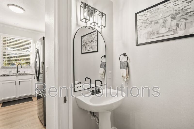 Stylishly Updated Townhome in Sought-After Country Chase Community property image