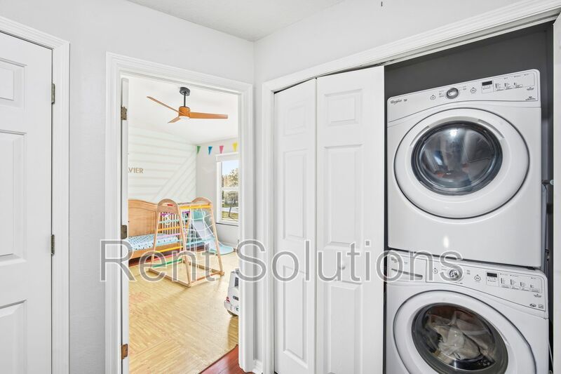 Stylishly Updated Townhome in Sought-After Country Chase Community property image