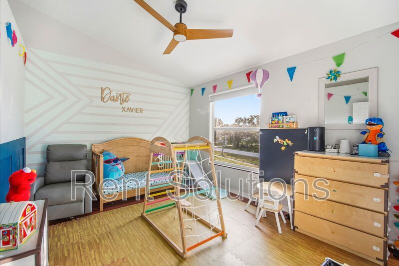 Stylishly Updated Townhome in Sought-After Country Chase Community property image