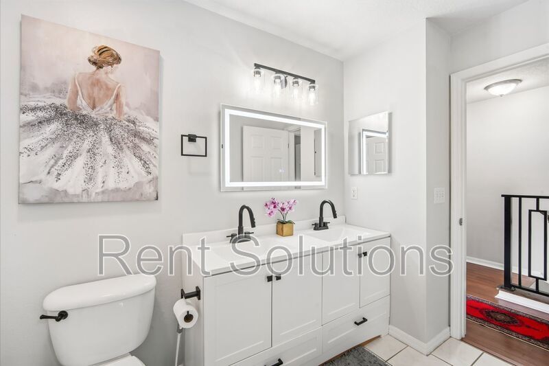 Stylishly Updated Townhome in Sought-After Country Chase Community property image