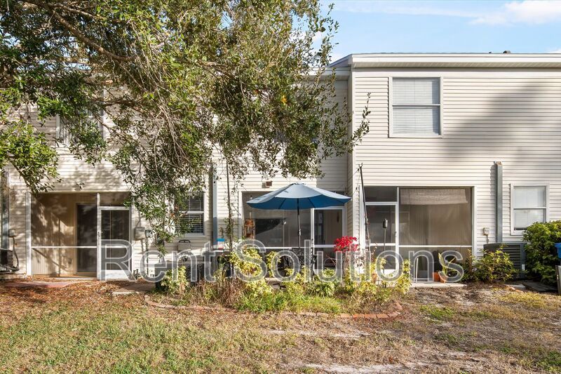 Stylishly Updated Townhome in Sought-After Country Chase Community property image