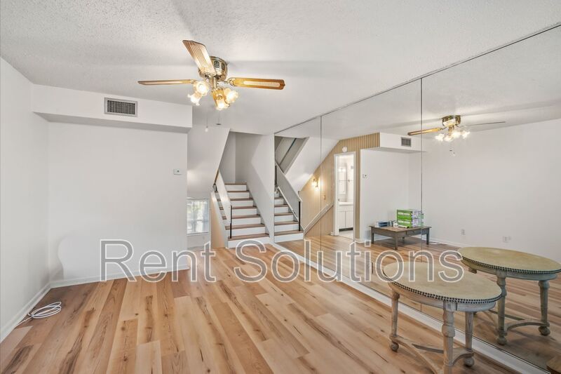 Charming 2-Bedroom Townhome in South Tampa property image