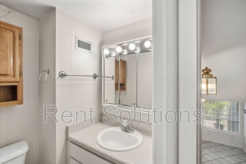 Charming 2-Bedroom Townhome in South Tampa property image