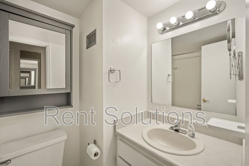 Charming 2-Bedroom Townhome in South Tampa property image