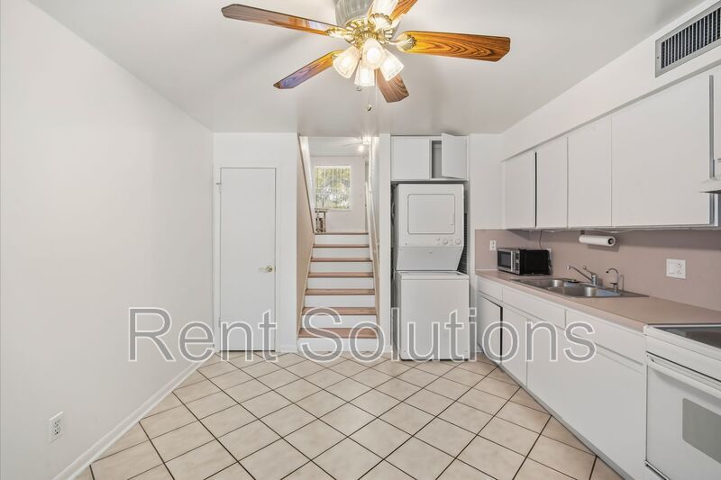 Charming 2-Bedroom Townhome in South Tampa property image