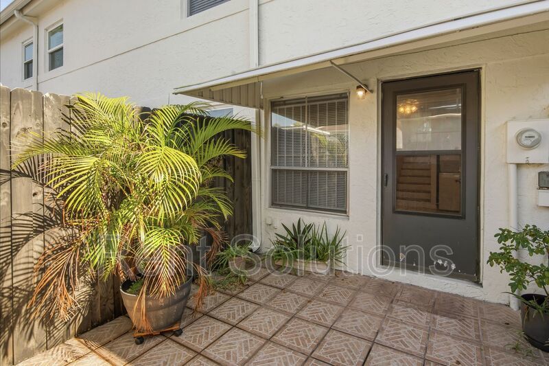 Charming 2-Bedroom Townhome in South Tampa property image