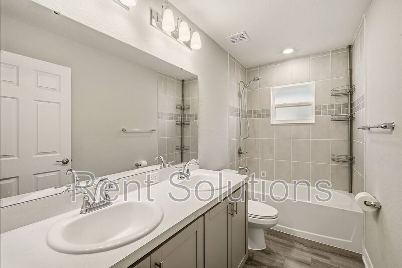 Modern 3-Bedroom Single-Story Home with 2-Car Garage in Ridgewood South property image