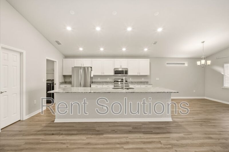 Modern 3-Bedroom Single-Story Home with 2-Car Garage in Ridgewood South property image