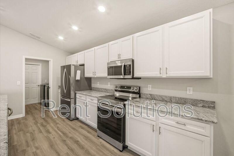 Modern 3-Bedroom Single-Story Home with 2-Car Garage in Ridgewood South property image