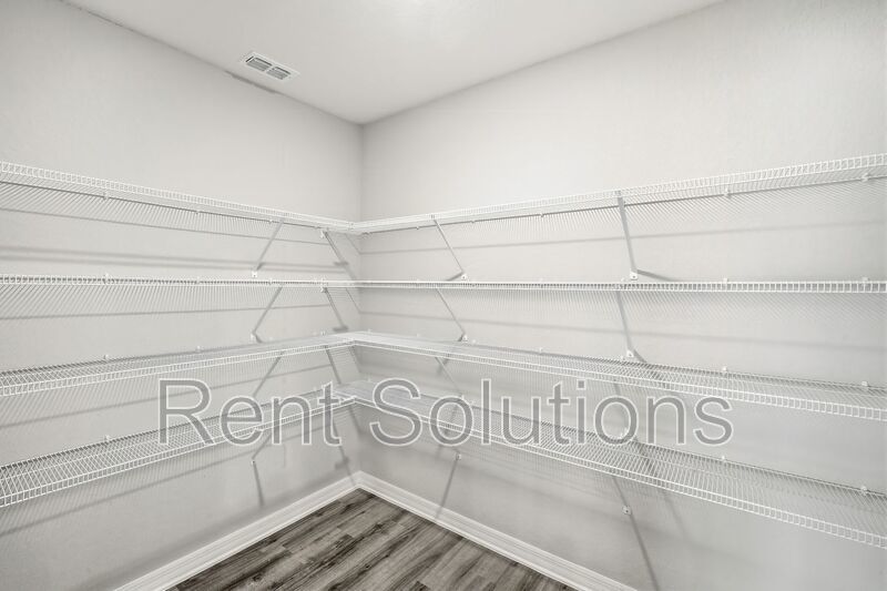 Modern 3-Bedroom Single-Story Home with 2-Car Garage in Ridgewood South property image