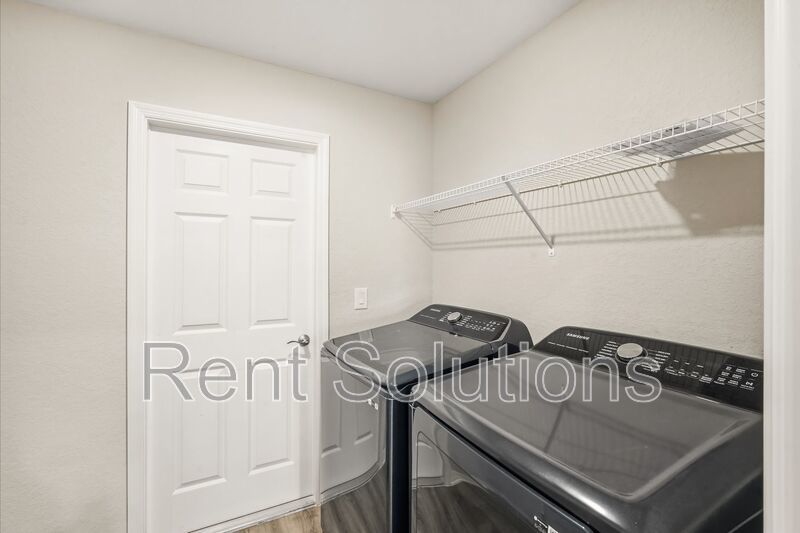 Modern 3-Bedroom Single-Story Home with 2-Car Garage in Ridgewood South property image