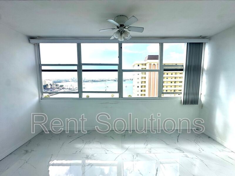 Gorgeous remodeled efficiency in Sea Towers off Duhme Road! Annual/Unfurnished in gated 55+ community property image