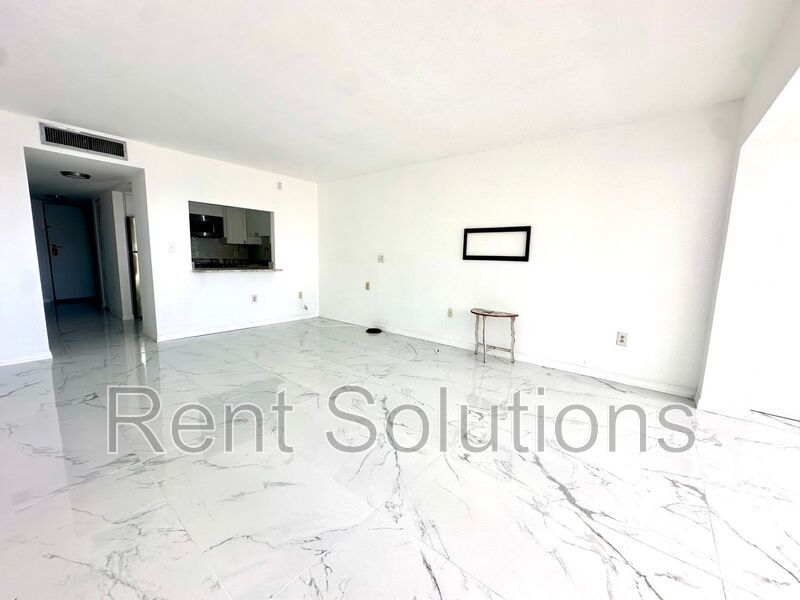 Gorgeous remodeled efficiency in Sea Towers off Duhme Road! Annual/Unfurnished in gated 55+ community property image