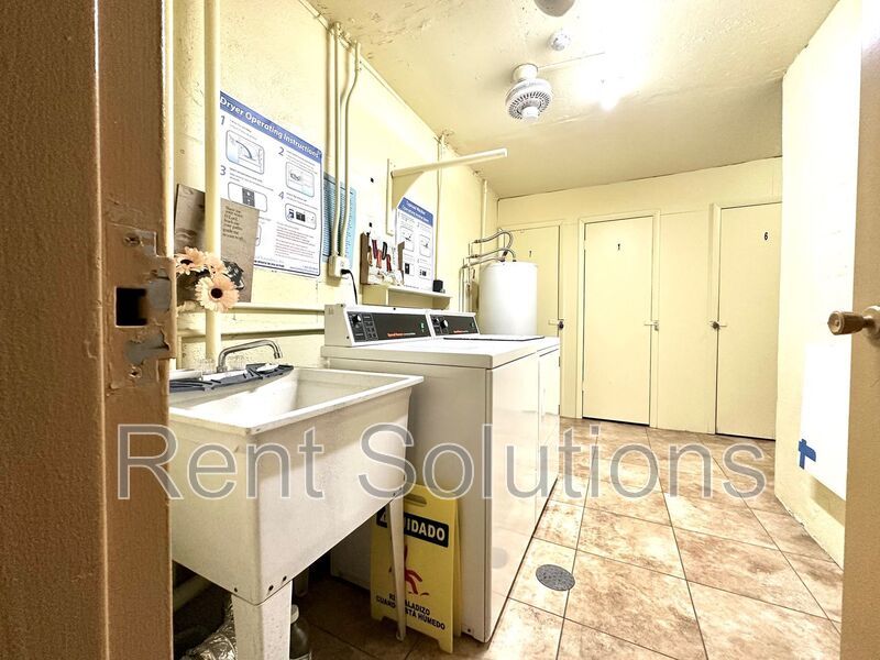 Gorgeous remodeled efficiency in Sea Towers off Duhme Road! Annual/Unfurnished in gated 55+ community property image