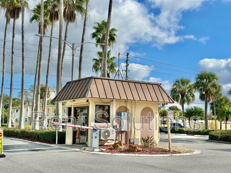 Gorgeous remodeled efficiency in Sea Towers off Duhme Road! Annual/Unfurnished in gated 55+ community property image