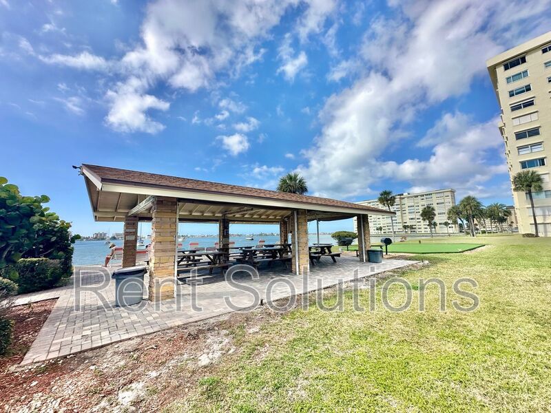 Gorgeous remodeled efficiency in Sea Towers off Duhme Road! Annual/Unfurnished in gated 55+ community property image