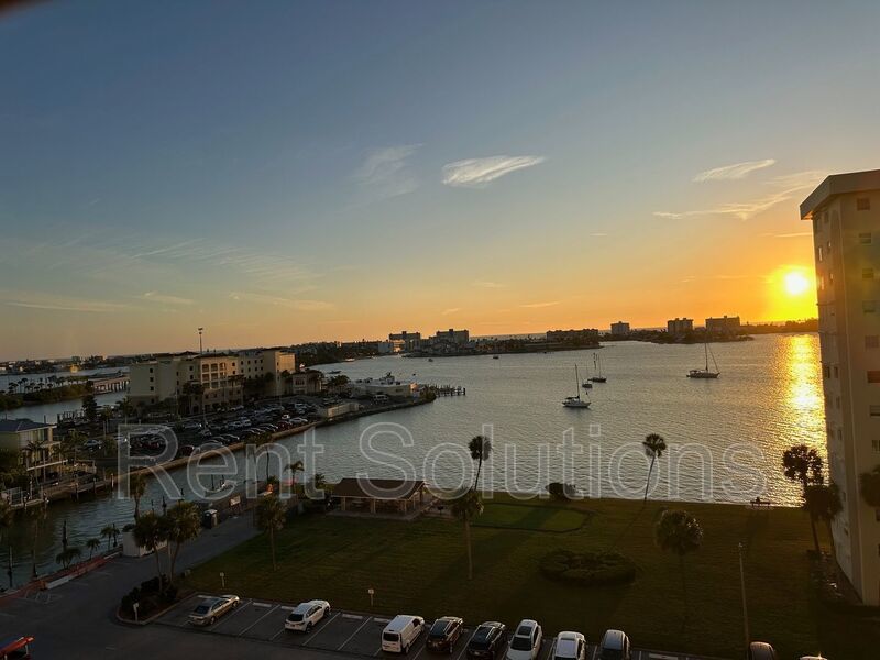 Gorgeous remodeled efficiency in Sea Towers off Duhme Road! Annual/Unfurnished in gated 55+ community property image