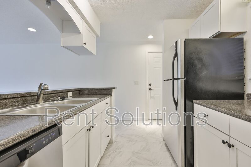 Spacious 2-bedroom, 2-bath condo in the Fountains at Countryside, Gated Community! property image