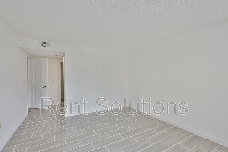 Spacious 2-bedroom, 2-bath condo in the Fountains at Countryside, Gated Community! property image