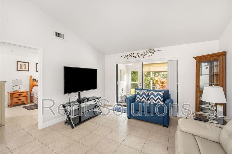 Fully Furnished First-Floor Condo in Active 55+ Sun City Center property image