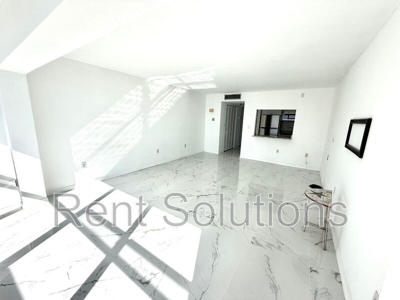 Gorgeous remodeled efficiency in Sea Towers off Duhme Road! Annual/Unfurnished in gated 55+ community property image