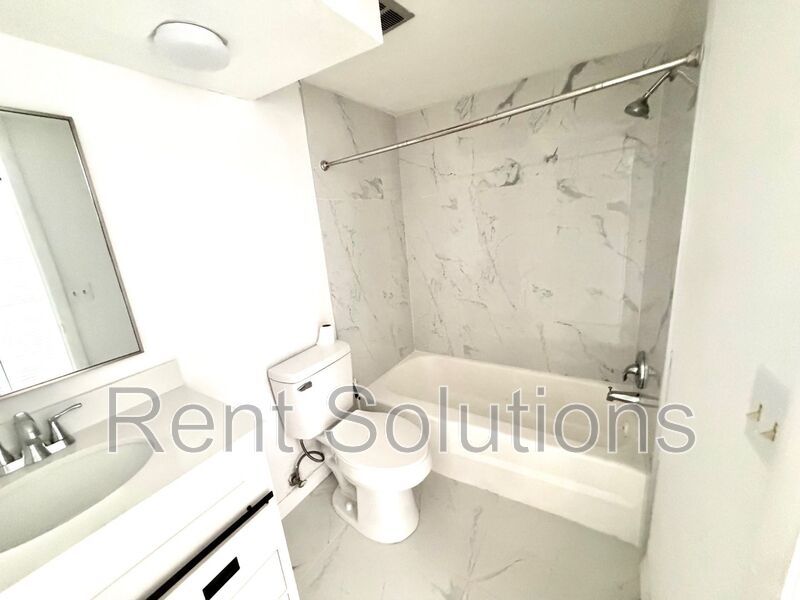 Gorgeous remodeled efficiency in Sea Towers off Duhme Road! Annual/Unfurnished in gated 55+ community property image