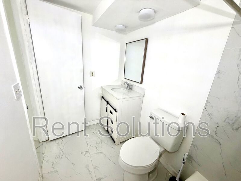 Gorgeous remodeled efficiency in Sea Towers off Duhme Road! Annual/Unfurnished in gated 55+ community property image