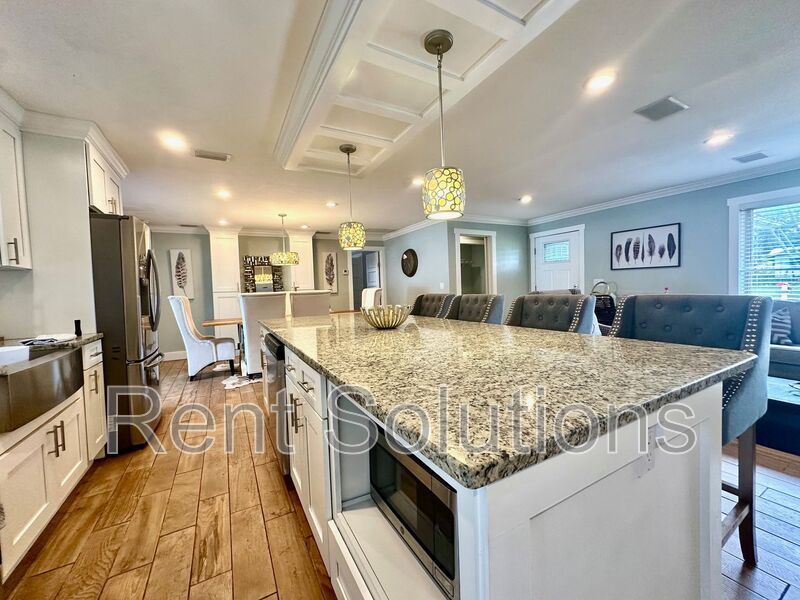Stunning, 4BR/3BA HOME IN DEL ORO GARDENS SUB! ANNUAL/Furnished! property image