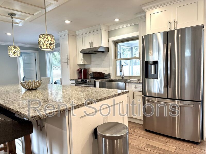 Stunning, 4BR/3BA HOME IN DEL ORO GARDENS SUB! ANNUAL/Furnished! property image