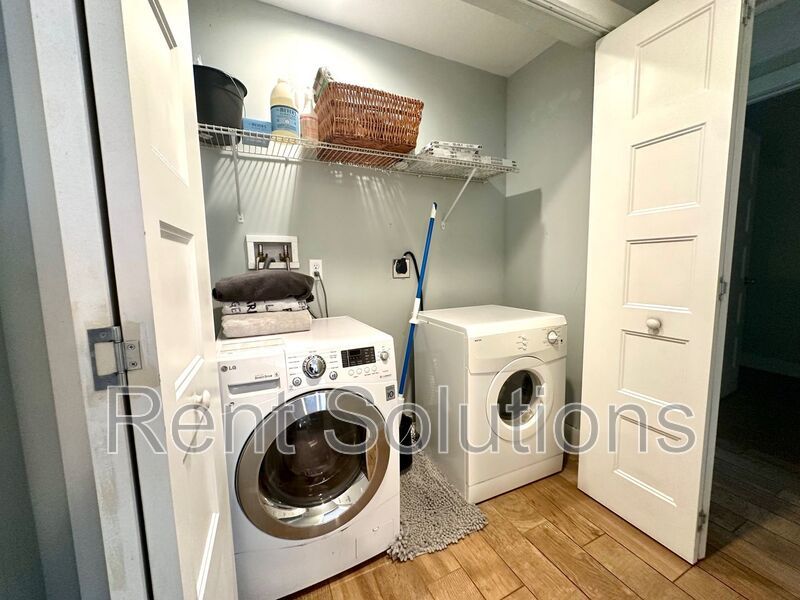 Stunning, 4BR/3BA HOME IN DEL ORO GARDENS SUB! ANNUAL/Furnished! property image