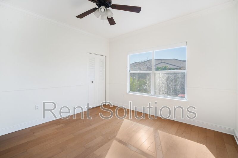 Spacious 1BR/1BA Harbour Island Condo in Gated Island Walk property image