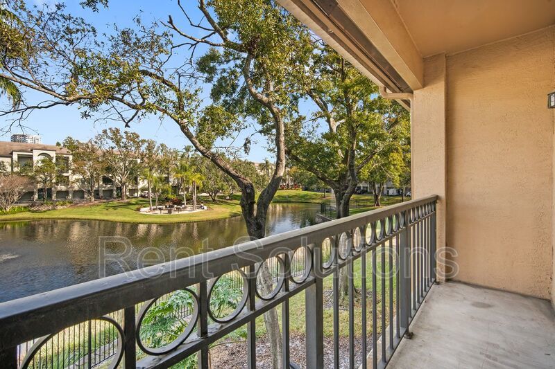 Spacious 1BR/1BA Harbour Island Condo in Gated Island Walk property image