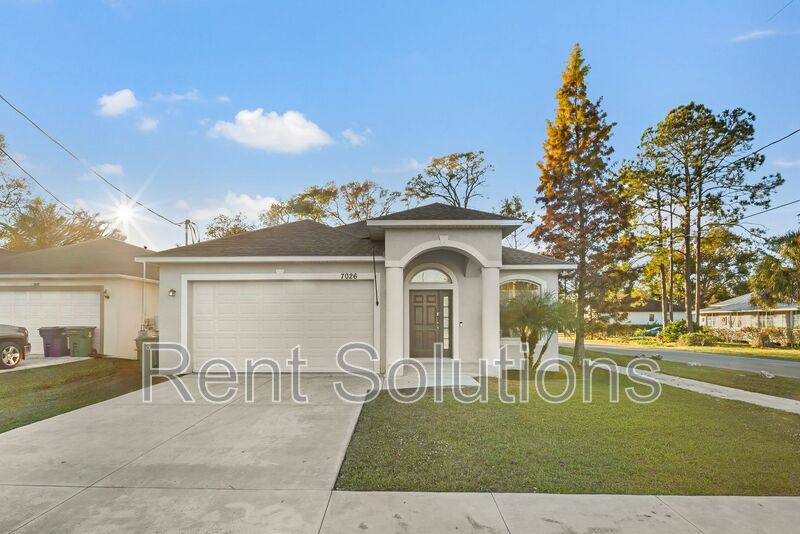 Great 3BR/2BA Tampa home with 2 car garage and fenced yard near Lowry Park Zoo property image